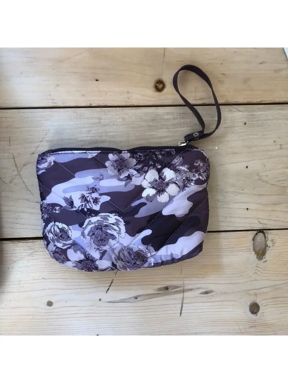 Cynthia Rowley EUC Women's Large Quilted Purple Floral Camo Weekender Bag